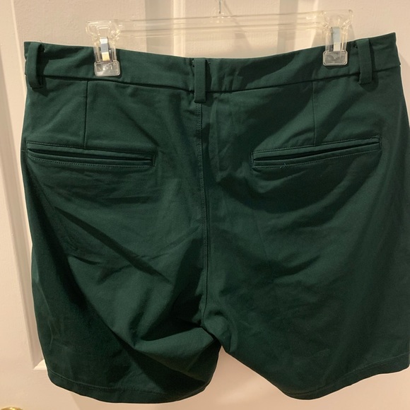 Very gently used forest green Lulu commission shorts 94% nylon 6% spandex. - Picture 2 of 3